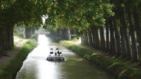 Embarquez pour une balade fluviale sur le Canal du Midi