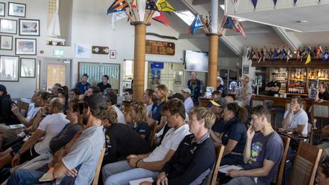 Kinsale > Baie de Morlaix : Départ d'une deuxième étape à haut risque 