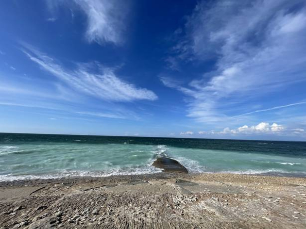 Au pied du Phare des baleines , le vent et le soleil Actualités France
