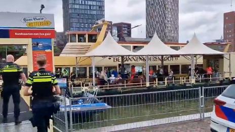 Un "bateau à crêpes" s'écrase sur un quai de Rotterdam, 14 blessés