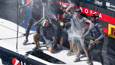 LUNA ROSSA PRADA PIRELLI remporte la UNICREDIT YOUTH AMERICA'S CUP