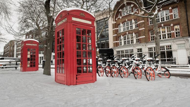 L'hiver débarque brutalement en Angleterre : neige en plaine et vent glacial