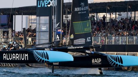 La Nouvelle-Zélande s’impose à Dubaï pour le lancement de la saison 2025 de SailGP