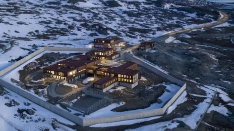 Dans les glaces du Groenland, la captivité de Paul Watson interroge