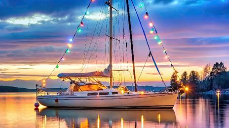 Passer Noël à bord : conseils pour une fête réussie sur un bateau