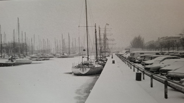 Le port de Caen (14) pris par les glaces en janvier 1985 Actualités France