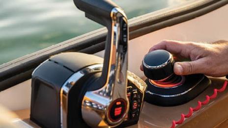 Mercury un nouveau joystick pour moteur hors-bord monomoteur avec propulseur