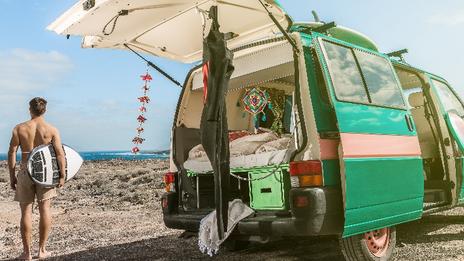 Road trip surf : 3 itinéraires de rêve pour combiner ride et aventure