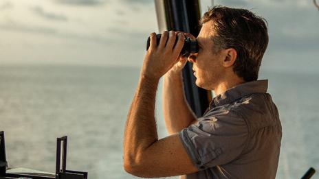 Un capitaine doit-il vraiment quitter son bateau en dernier ?
