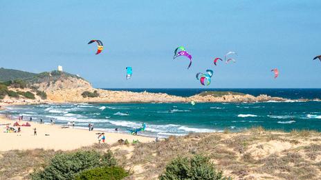 Road trip glisse en Sardaigne : cap sur l’île du vent et de la mer