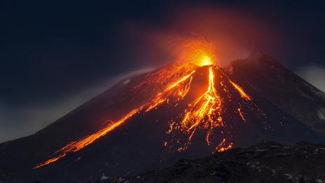 Nouvelle éruption spectaculaire de l'Etna sans impact majeur