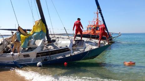 Palamós : un voilier échoué, un marin qui ne voulait rien savoir