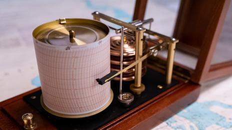 Baromètres marins : un instrument essentiel pour les navigateurs