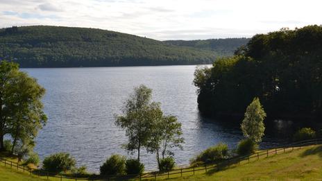 Le lac de Vassivière : cap sur un archipel sauvage au cœur du Limousin