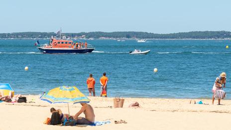 Sauveteurs en mer et surveillants de plage : les sentinelles de l’été