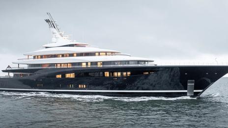 À Antibes, le premier yacht à hydrogène attire les regards