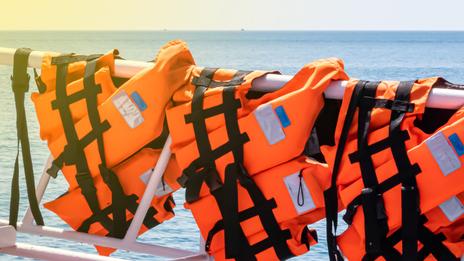 Appels d’urgence en mer : ce que tout plaisancier doit savoir avant de larguer les amarres