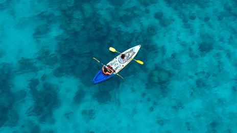 Canicule et sports nautiques : comment protéger son corps sous des chaleurs extrêmes