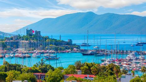 Baie de Bodrum : escale animée entre ports modernes, criques bleues et héritage antique