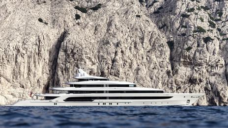 La Seyne-sur-Mer : deux superyachts de 100 mètres attirent tous les regards