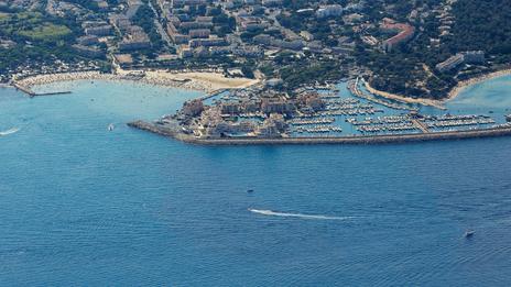 Bormes-les-Mimosas : un port moderne tourné vers la mer et l’avenir