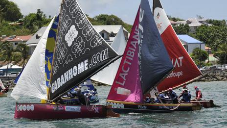 Traditour 2025 : une régate spectaculaire qui fait vibrer la Guadeloupe et préserve les bateaux traditionnels