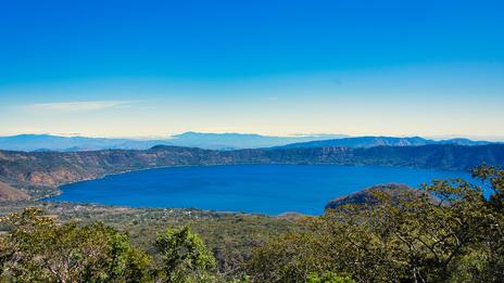 Salvador: un immense lac envahi d'algues vertes, pêche et tourisme à l'arrêt