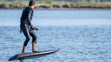 Combien coûte un set complet pour débuter en e-foil ?