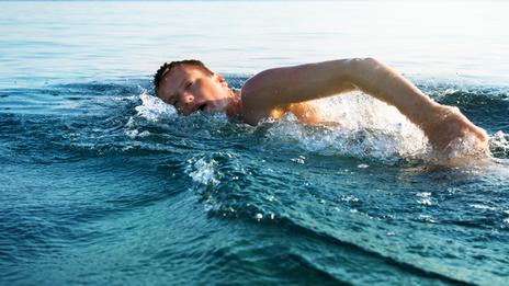 Les 5 bienfaits de la nage en eau de mer