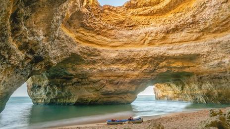 Les grottes marines de Lagos : joyaux sculptés par l’Atlantique
