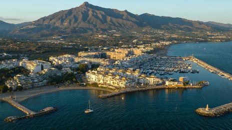 Escale en Andalousie : une croisière entre ports vivants, culture et rivages ensoleillés