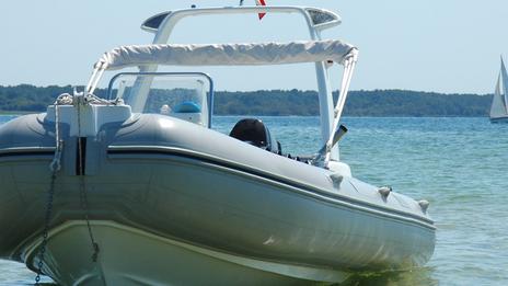 Faut-il louer ou acheter un semi-rigide ?