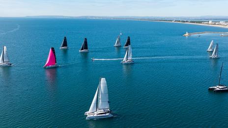 World Odyssey 25 : les premiers équipages larguent les amarres à La Grande Motte