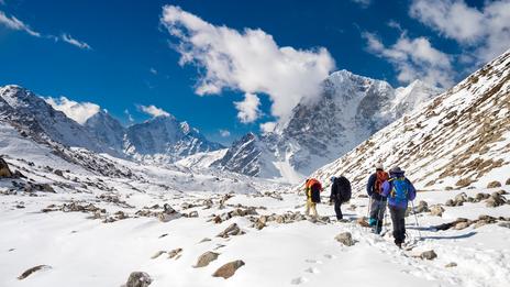 Everest : une violente tempête de neige piège des centaines d’alpinistes