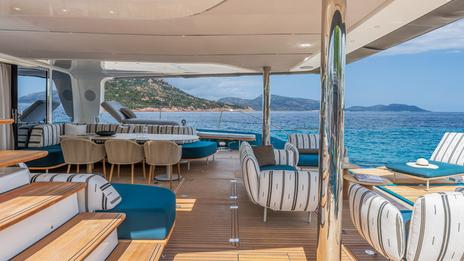 Lagoon choisit Sunbrella pour sublimer les extérieurs du nouveau EIGHTY 2