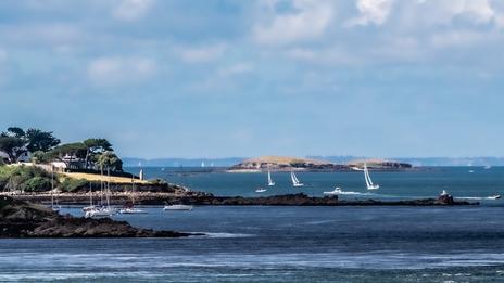 Les îles de Larmor-Baden : entre mégalithes, marées et mystères