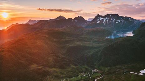 Voyage dans le Salten, en Norvège, sous le soleil de minuit