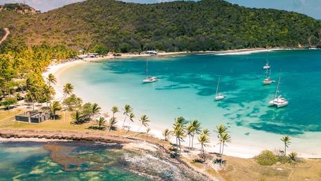 Les Grenadines en voilier : itinéraire d’île en île entre Tobago Cays et Bequia