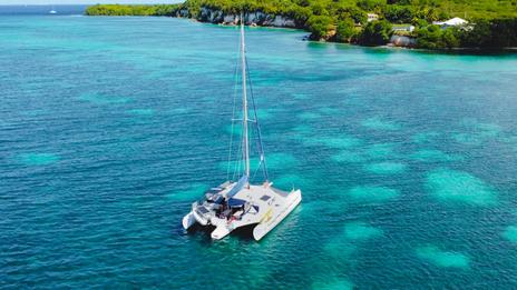 Charter ou bateau personnel : quel type de croisière choisir aux Caraïbes ?