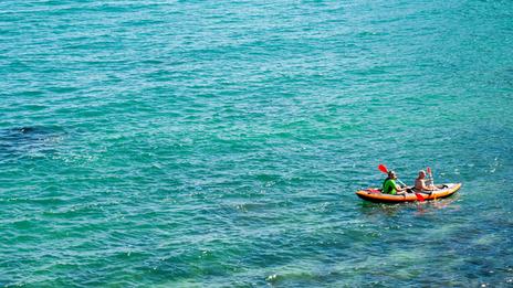 Kayak en duo : pourquoi pagayer à deux change vraiment l’expérience