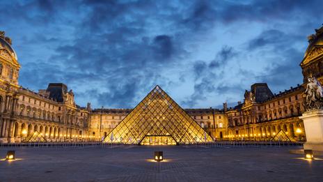 Quand la mer entre au Louvre : voyage entre lumière, naufrage et silence