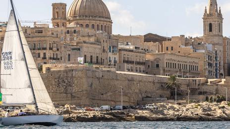 Rolex Middle Sea Race 2025 : quand la Méditerranée unit toutes les générations de marins