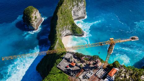 Bali : la plage mythique de Kelingking sauvée de l’ascenseur géant