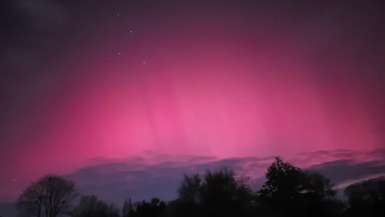 Aurores boréales en France : un phénomène rarissime… et un rappel des risques liés aux éruptions solaires