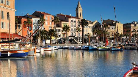 Les plus beaux villages du littoral varois à visiter en automne