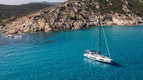 Dufour 54 : le yacht amiral se raconte en images, à Saint-Tropez