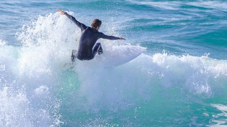 Vagues de Guincho : le spot sauvage où l’Atlantique impose son rythme
