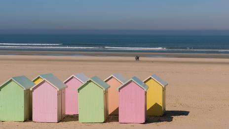 Les plages du Nord en hiver : tempêtes, lumières froides et paysages saisissants