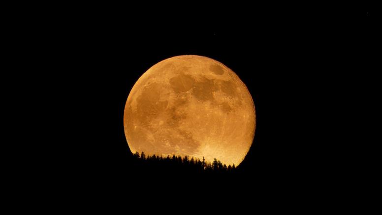 Super lune du 5 décembre 2025 : quelles conditions météo pour observer l'évènement ?