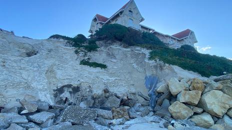 Biscarrosse : quand l’océan grignote la plage et menace les maisons